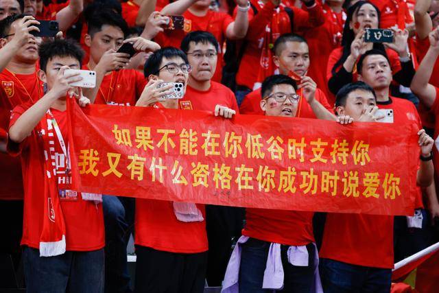 赵心童顺利晋级斯诺克世锦赛16强